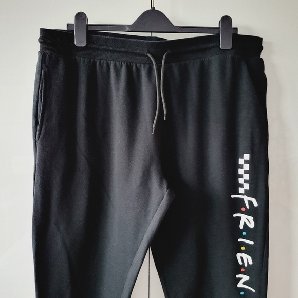 ☀️FRIENDS Black Joggers - Picture 3 of 11